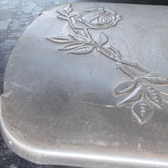 Vintage Roses Embossed Aluminum 2.5 Qt Covered Casserole - Picture 12 of 12